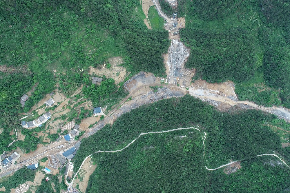 曾荣路改建工程周全提速，，，，，，，，跑出建设“加速率”